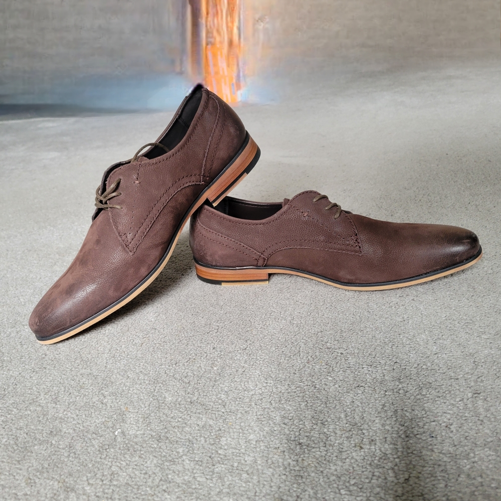 NWOT Kenneth Cole Brown Oxfords Lace Up Timeless Design Size US 8